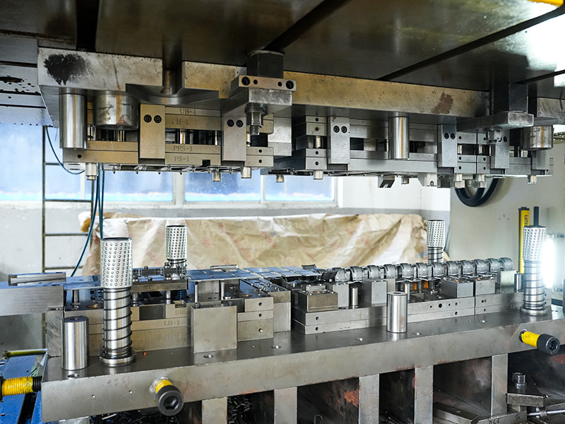 Materijalna traka i kalup