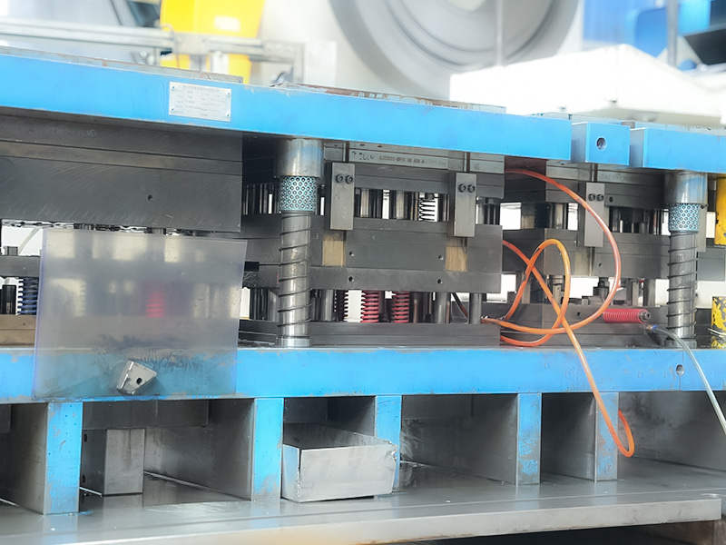 Materijalna traka i kalup